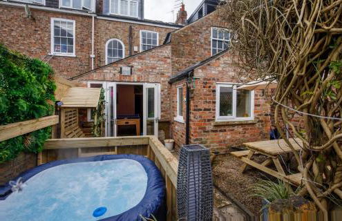 Minster House - Group Hot Tub - Photo 49