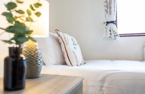 Adrian House, near Hospital, easy parking + garden - Foto 26