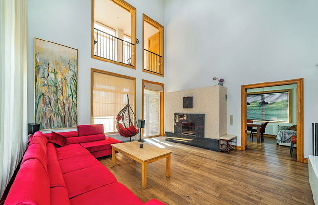 Luxurious Amber Villa With Private Pool and Garden Views - Photo 14