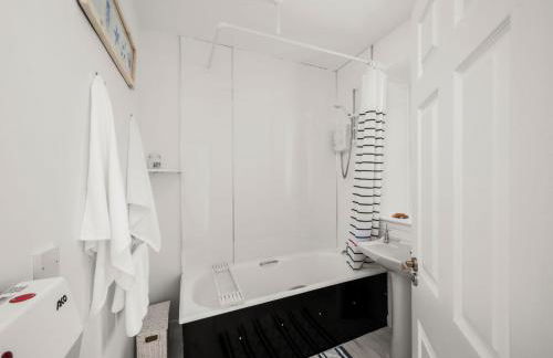 Kewwater Getaways Seafront Apartment in Johnshaven - Photo 9