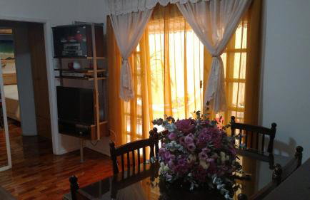 Aconchegante ao lado do shopping com garagem e Wifi - Foto 17