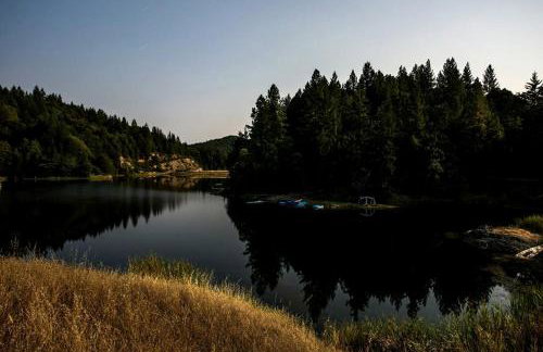 Cabin Camping Rental with Private Pond in Mendocino County, California - Foto 4