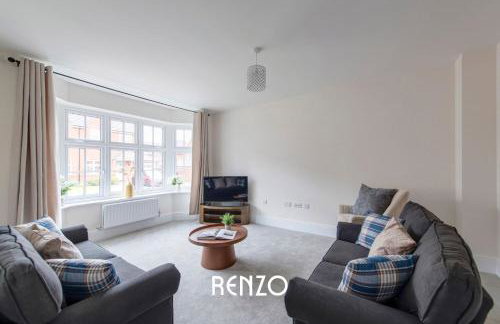 Spacious and Lovely 4-bed Home in Castle Donington by Renzo, Sleeps 6! - Photo 2