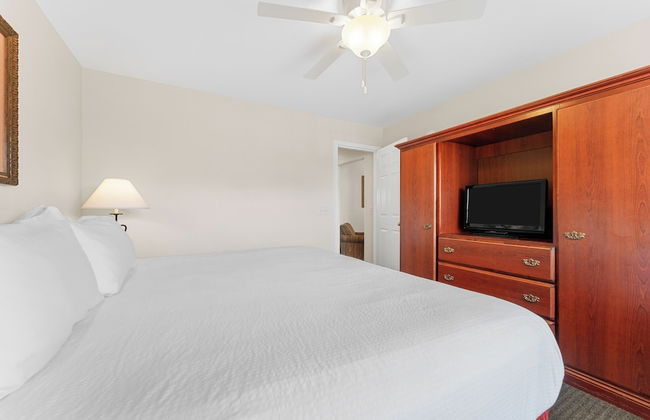 Grand Crowne Resort - Photo 25