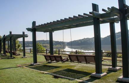 Modern Luxe Family & Groups Friendly Bungalow with Patio & Workspace - Foto 50