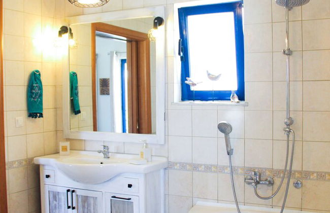 Villa Stefania with Pool - Photo 27