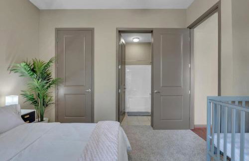 Cozy 2BR- Pool,Gym,Pkng,Near BOK Ctr&Arts Dstrct - Photo 64