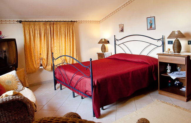 Villa in Alia With Pool & Olive Views - Photo 3