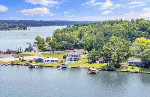 Lakefront Getaway with Dock Pool Sunset Games - Foto 76