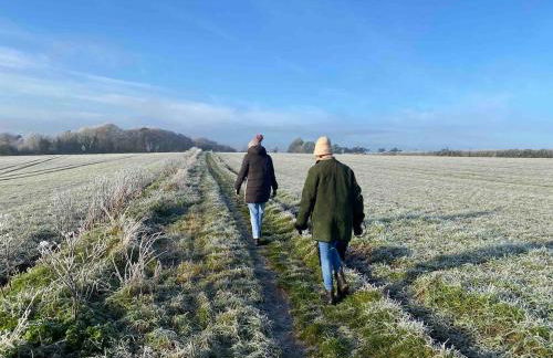 Lovely quiet cottage Sleeps 4 adults, 4 children, Dog Friendly - Foto 4