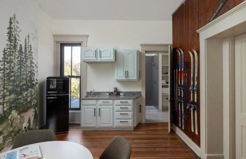 Blushing Pink Manor! Off Frankfort Ave! 8 BR! - Foto 42