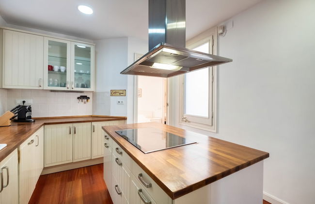 Stunning 4BR Apart in Sagrada Familia - Photo 17