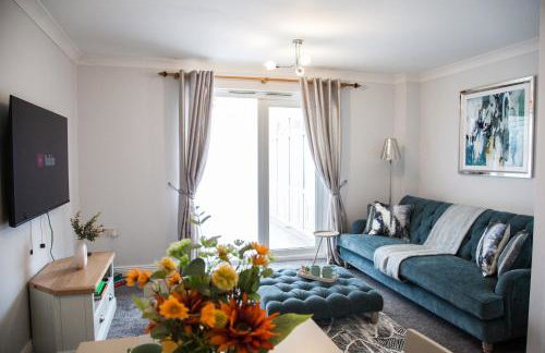 Stylish quaint home hosted by ESONGRACE Stays in Stoke-on-Trent - Perfect for Families - Contractors - Holiday makers - Emergency Housing - Professionals - Foto 1