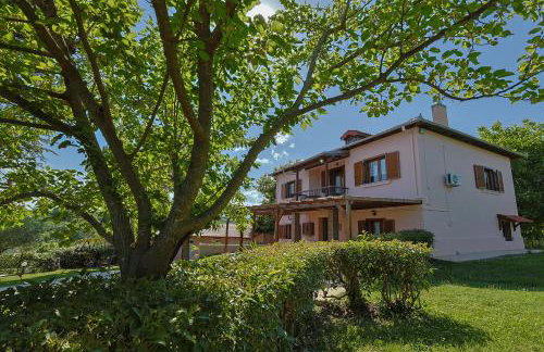 VILLA PEPONI Spacious Traditional Villa with Garden - BBQ & Private Parking - Photo 67