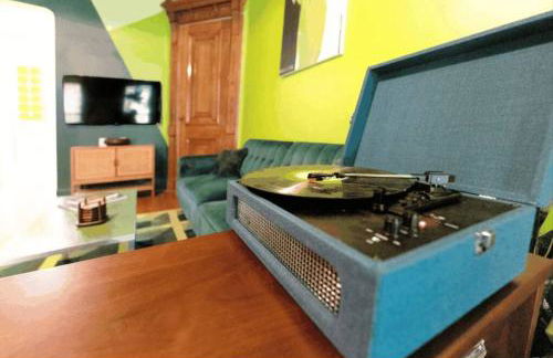 The Green Room: 70s Groove Themed Studio - Foto 22