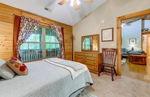 Serene Maggie Valley Retreat with Deck and Hot Tub! - Foto 16