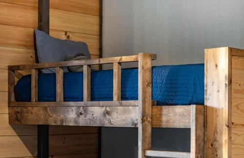 Chardonnay Chalet - Luxe Modern Chalet - Hot Tub, Wi-Fi, Fire Pit, Game Room, Amazing Deck - 15 min to Blue Ridge - Foto 49