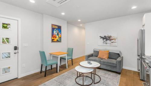 Old-Western Time Travelers Cowboys Sweet Suite - Photo 2