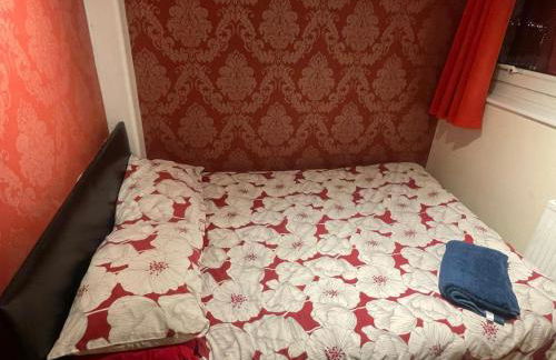 "Snooze Central" - City Centre Apartments above Victoria Centre Shopping Centre with full Kitchen in Milton Street - up to 4 Beds - most Central Location next to the Hilton Hotel - Outdoor Parking for Cars or Vans five pounds a day - Sunday 1pm Check-Out - Photo 34