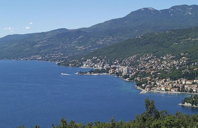 Luxury Apartment in Opatija for 8 People With Pool and Silk Bedding - Photo 26