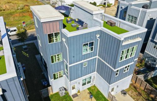 Modern 4-Story 3-BR Townhome with Rooftop Lounge - Foto 12