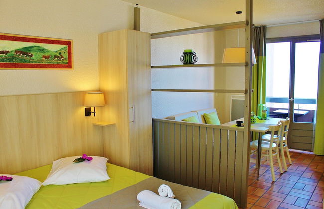 Apartment With Balcony or Terrace - Photo 10