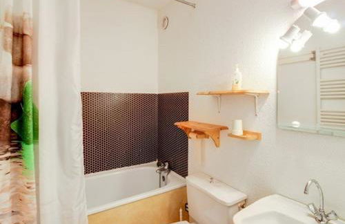 Appartement T2 lumineux, 6 pers., parking, proche commerces et ski - FR-1-403-39 - Foto 7