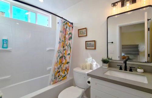 Entire Private Home with 3 Bedrooms 3 Bathrooms, Balcony Views, 10-mins to San Diego Gaslamp, Downtown, Available Now - Foto 17