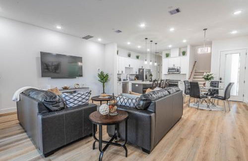 Luxury Haven near Dwtn, Med CTR, with Fast Free WiFi, Parking - Foto 1