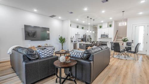 Luxury Haven near Dwtn, Med CTR, with Fast Free WiFi, Parking - Foto 1