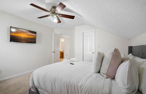 Cozy 4B 2 5B University Home King Beds Jacuzzi - Foto 45