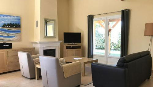 Villa in Les Forges with Golf & Pool Access - Foto 3