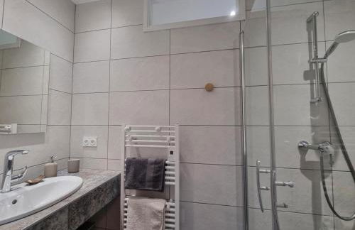 La Petite Bulle : Gîte Confortable et Moderne à Saint-Galmier - FR-1-496-293 - Foto 13