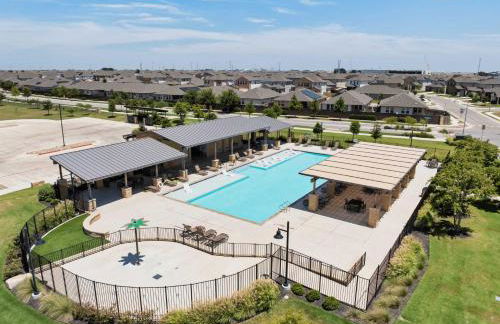 Charming 4BR Home w Spacious Backyard in Hutto - Foto 65