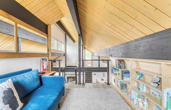 Lake View, Firepit, Game Room Remodeled Lake Tahoe Luxury Cabin by Avantstay - Foto 17