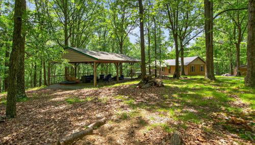 20 acres w Private Pavilion, Fireplace & Fire Pit - Foto 2