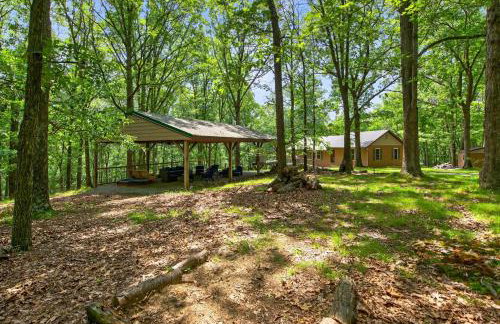 20 acres w Private Pavilion, Fireplace & Fire Pit - Foto 2