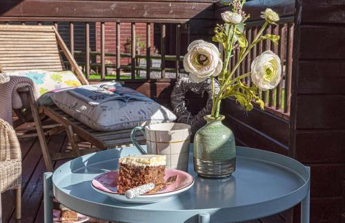 Scandi Cabin in Heart of Anglesey with Parking - Photo 11