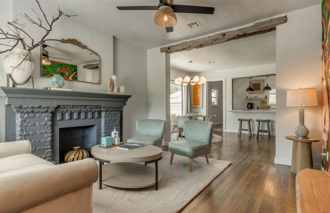 2BR Stylish Retreat in Midtown - Photo 1