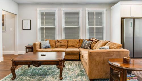 Downtown home with WiFi, central AC, furnished rooftop deck, and full kitchen - Foto 4