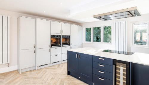 NEW! Stunning & Huge 5BR with Parking & Garden - Perfect for Families & Groups! Excellent Location - Foto 3, stove