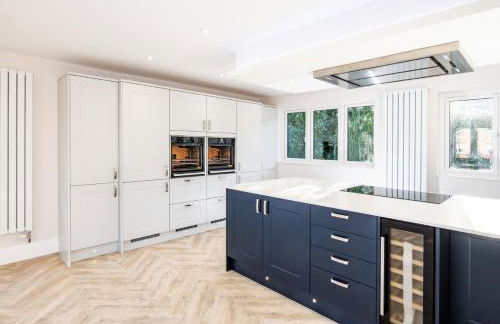 NEW! Stunning & Huge 5BR with Parking & Garden - Perfect for Families & Groups! Excellent Location - Foto 2