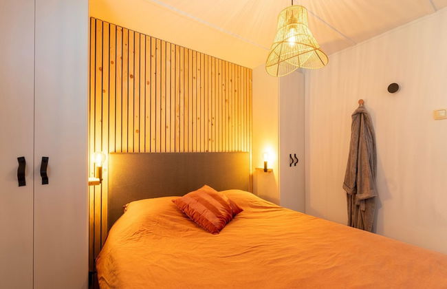 Luxury Chalet in Stegeren, Beautiful Surroundings - Photo 2