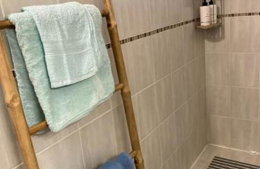 Idyllique ! Terrasse vue jardin et montagne, parking, local à vélos, à 2 pas de la plage et piscine de mai à septembre ! - Foto 27