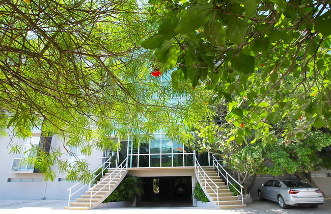 Riviera Towers 2BR & Pool - Foto 23