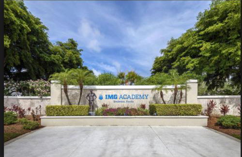 Near Beaches & IMG Academy, Mins to Downtown Oasis Villa Retreat - Photo 2