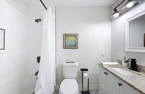 Newly Renovated | Minutes to Riverwalk & Beaches | Tampa Heights - Foto 60