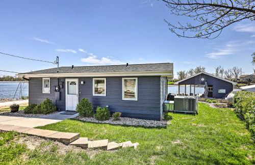 Lakefront Bellevue Home Private Beach and Fire Pit! - Foto 39