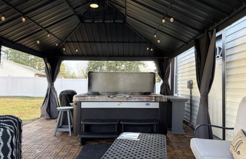 Serene Corner Cottage with Hot Tub home - Foto 3