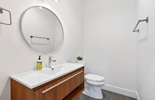 Dockside of the Moon - Photo 40